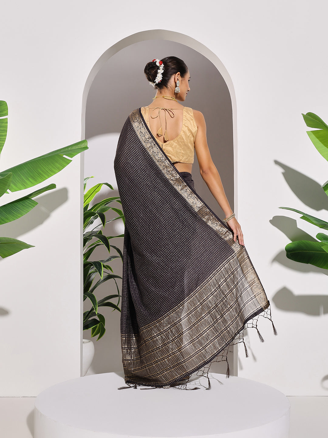 Zaari Jaal Tussar Saree