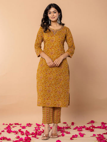 Paisley Printed Cotton Blend Kurta With Pants & Dupatta