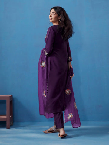 Neck Embroidered Organza Kurta With Pants & Dupatta