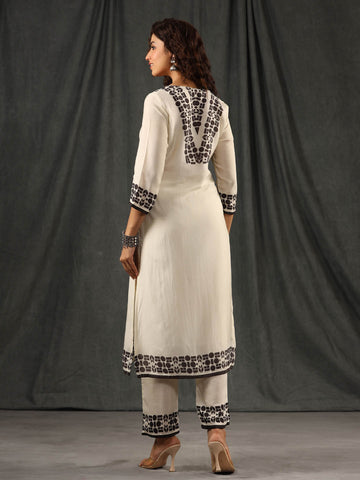 Neck Embroidered Muslin Kurta With Pants