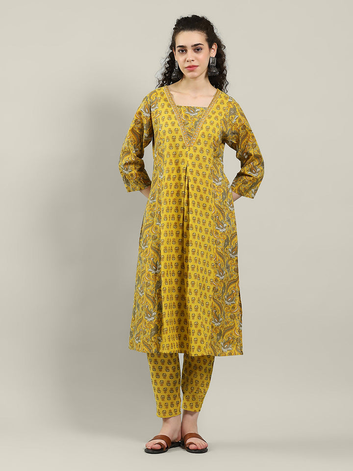 Printed Cotton Blend Kurta &amp; Pants