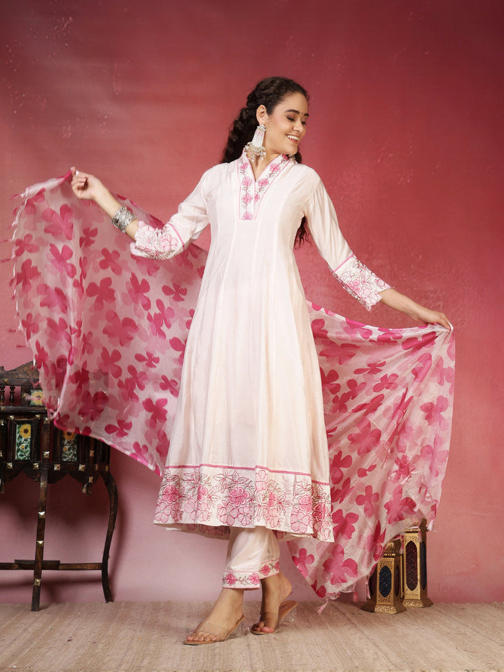 Embroidered Chanderi Kurta With Pant &amp; Dupatta