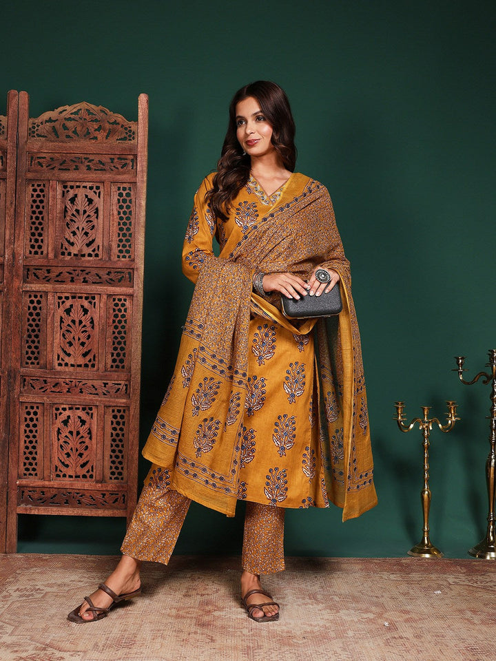 Floral Printed Cotton Blend Kurta With Pant &amp; Dupatta