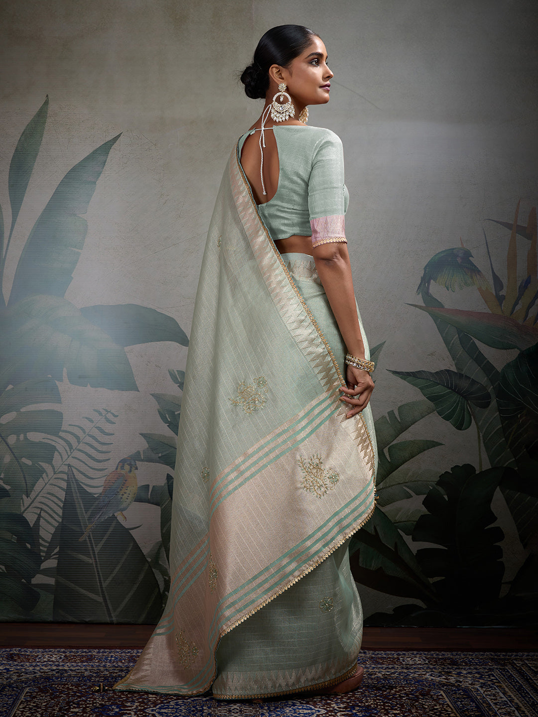 Thread Embroidered Woven Border Linen Saree
