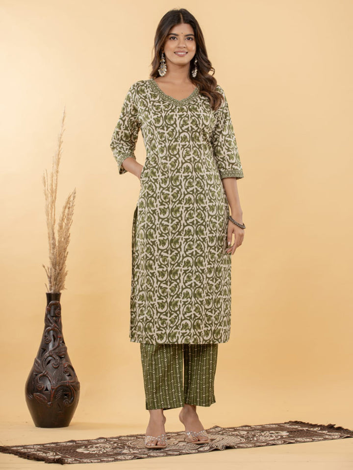 Green Embroidered Cotton Blend Straight Suit Set With Dupatta
