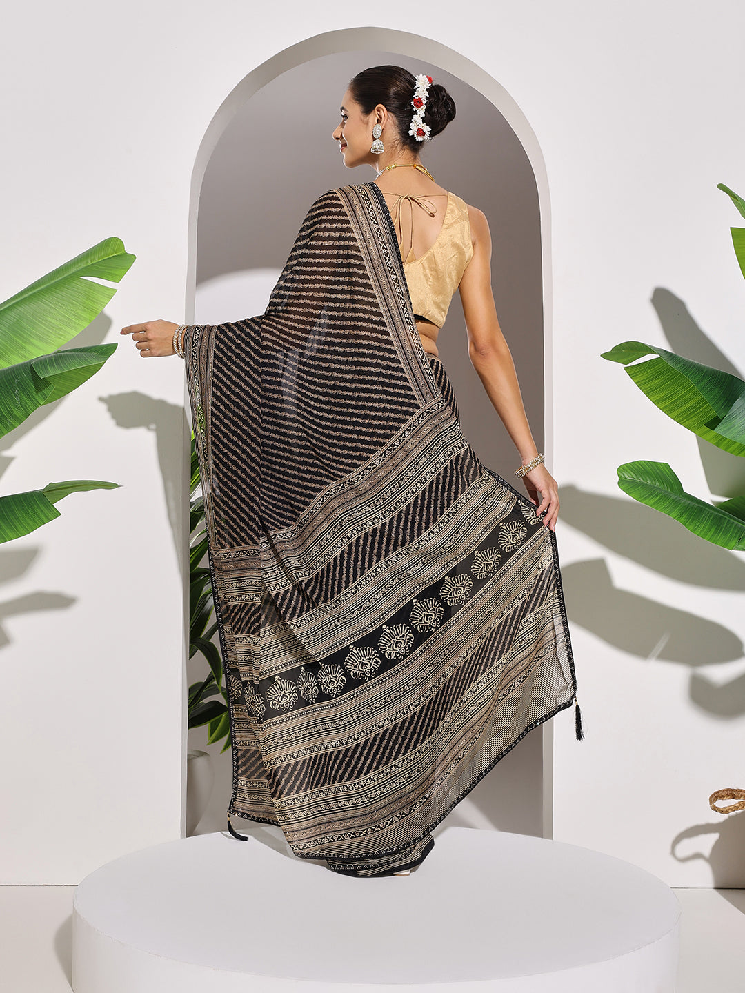 Floral Printed Georgette Saree