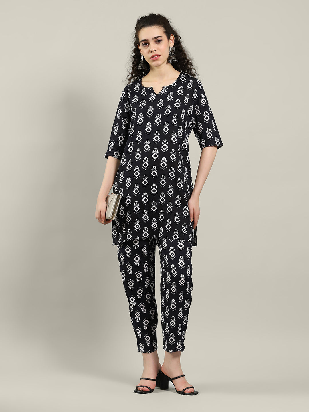 Printed Cotton Blend Kurta & Pants