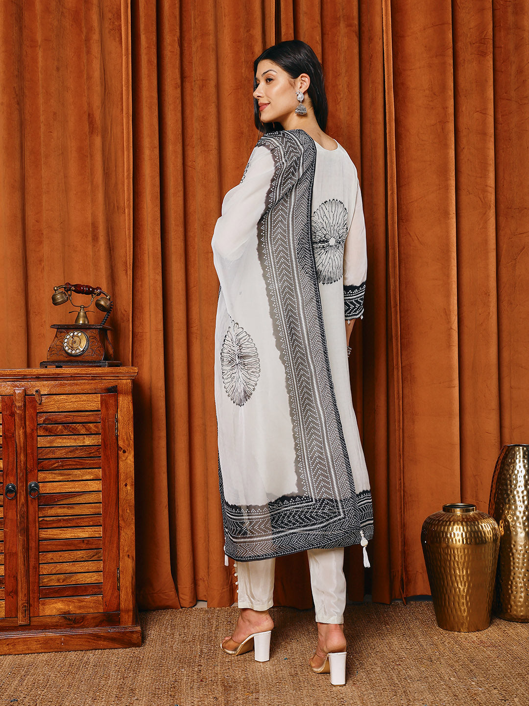 Embroidered Crepe Kurta With Pants & Dupatta