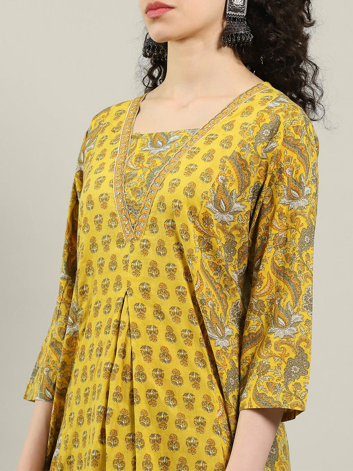 Printed Cotton Blend Kurta &amp; Pants