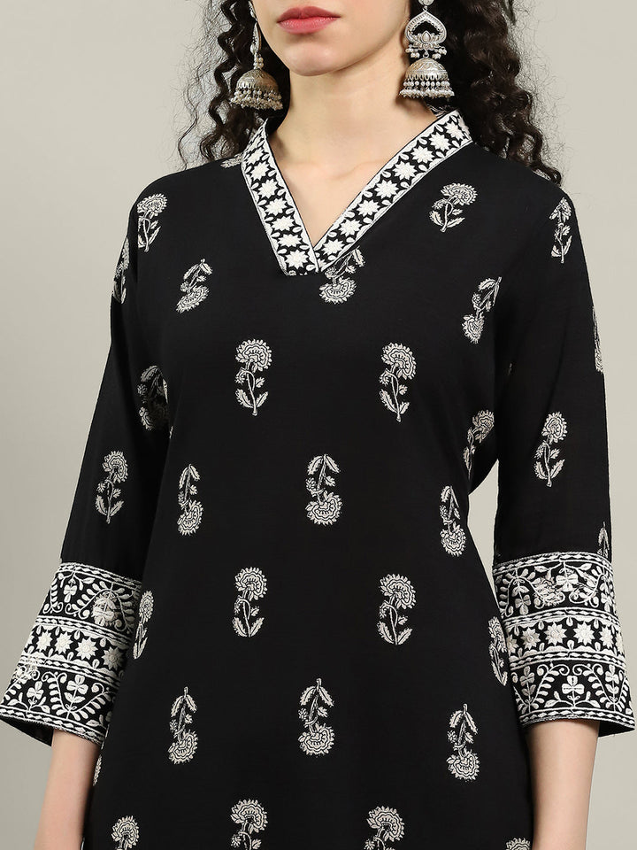 Printed Neck Embroidered Cotton Blend Kurta