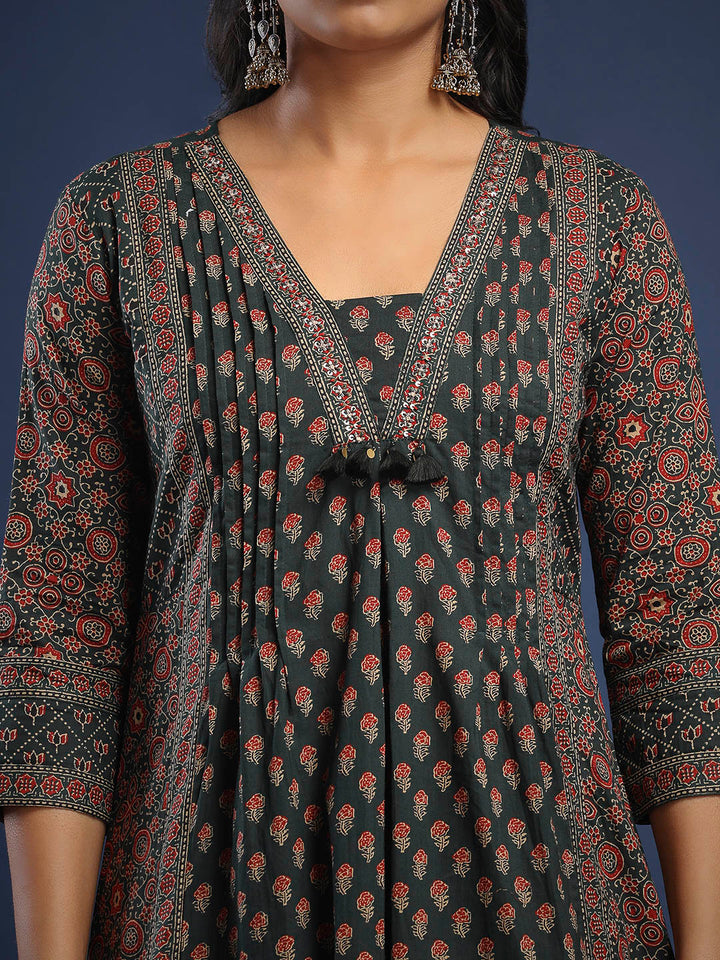Bottle Green Cotton Blend Printed Straight Suit Set