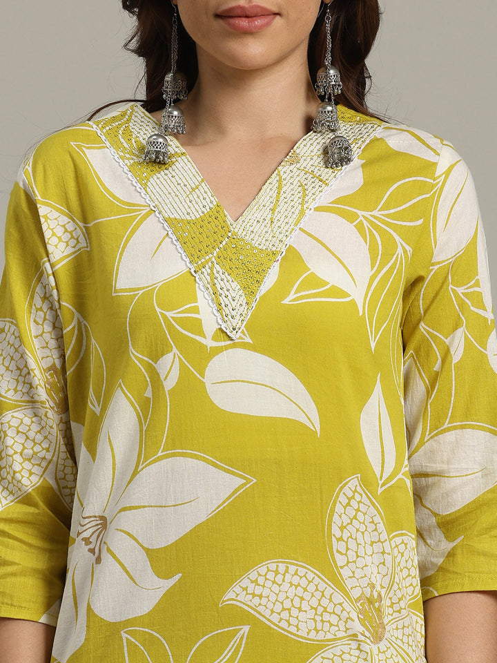 Floral Printed Cotton Blend Kurta With Pants &amp; Dupatta