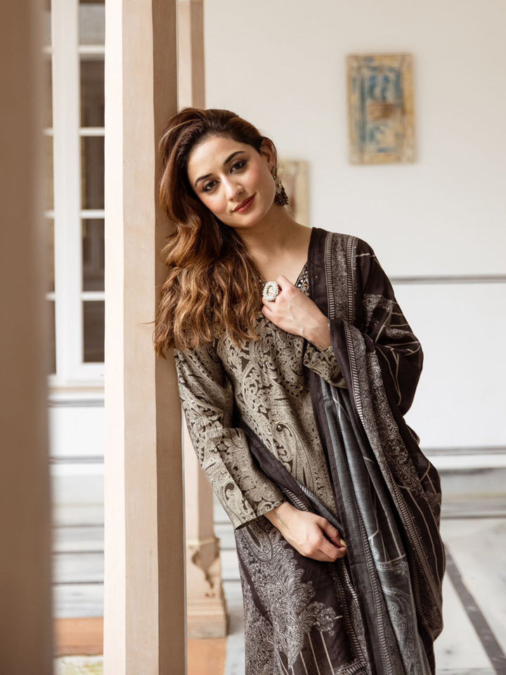 Embroidered Muslin Kurta With Pant &amp; Dupatta