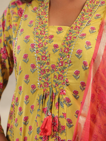 Digital Floral Printed Cotton Blend Kurta With Pants & Dupatta