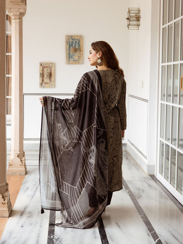 Embroidered Muslin Kurta With Pant &amp; Dupatta