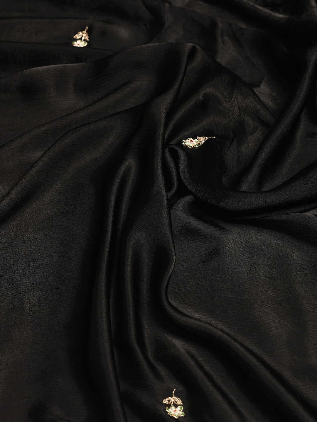 Thread Embroidered Chinnon Saree
