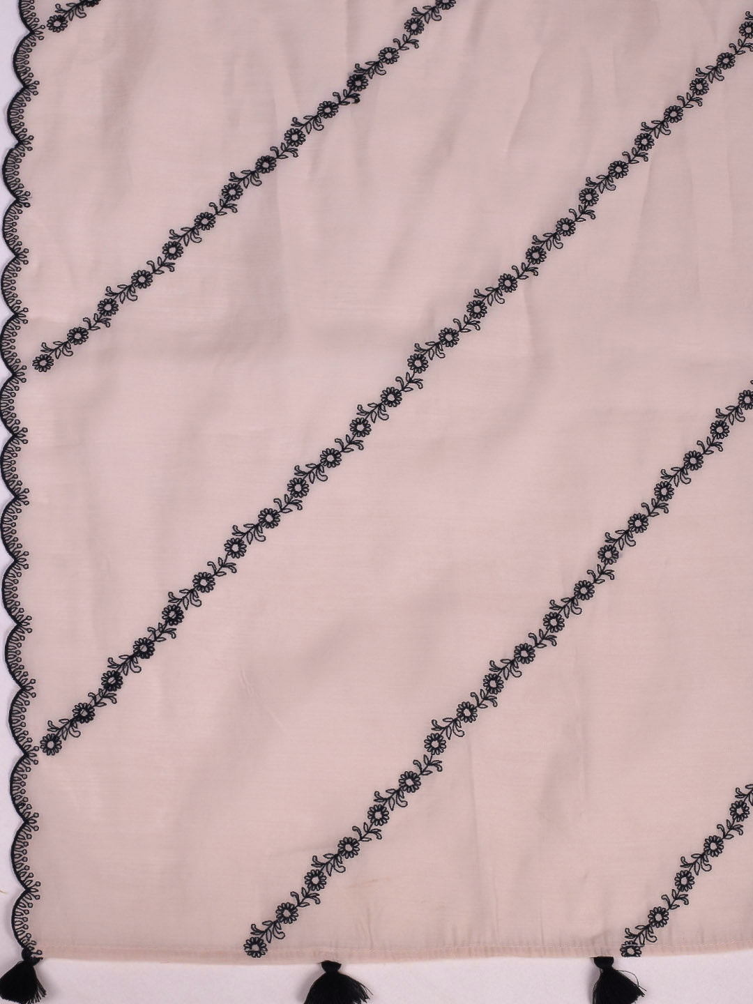 Embroidered Chanderi Kurta With Pant & Dupatta