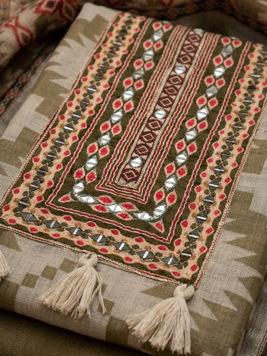 Mehndi Linen Blend Printed Unstitched Dress Material