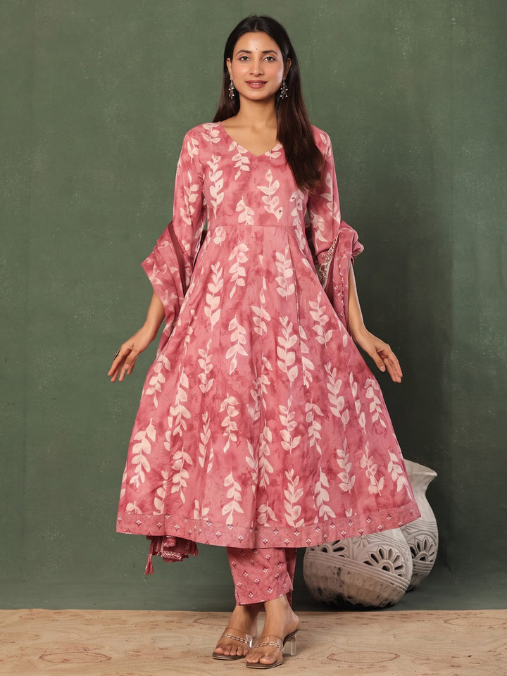 Onion Pink Printed Cotton Blend Kurta With Pant &amp; Dupatta