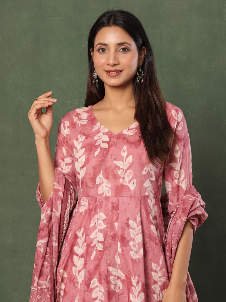 Onion Pink Printed Cotton Blend Kurta With Pant &amp; Dupatta