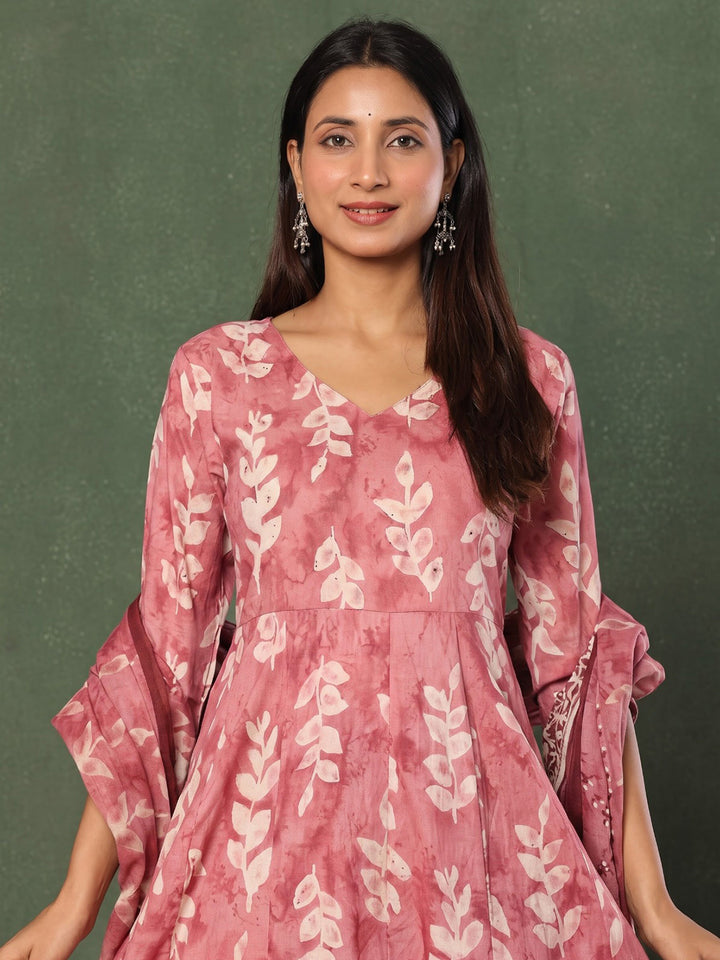 Onion Pink Printed Cotton Blend Kurta With Pant &amp; Dupatta