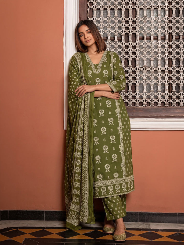 Green Embroidered Cotton Blend Kurta With Pant &amp; Dupatta