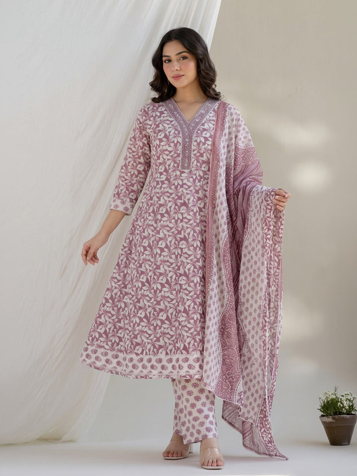 Onion Pink Printed Cotton Blend Kurta With Pant &amp; Dupatta