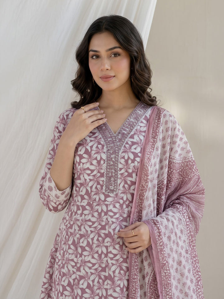 Onion Pink Printed Cotton Blend Kurta With Pant &amp; Dupatta
