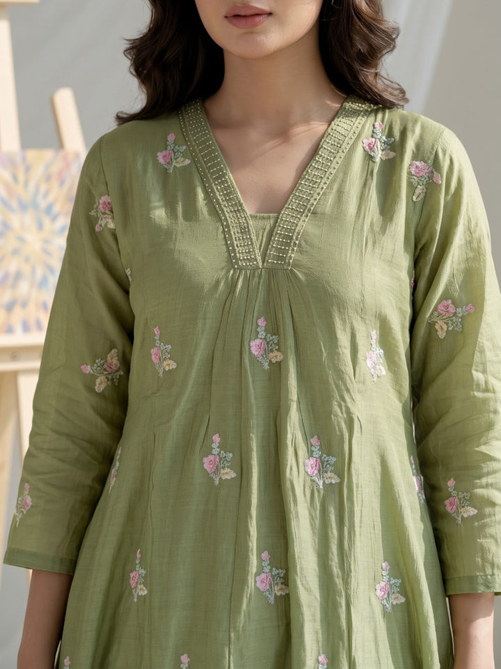 Green Embroidered Chanderi Kurta With Pant &amp; Dupatta