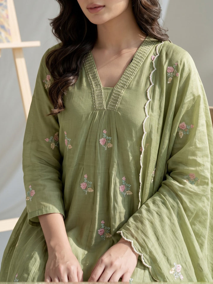 Green Embroidered Chanderi Kurta With Pant &amp; Dupatta