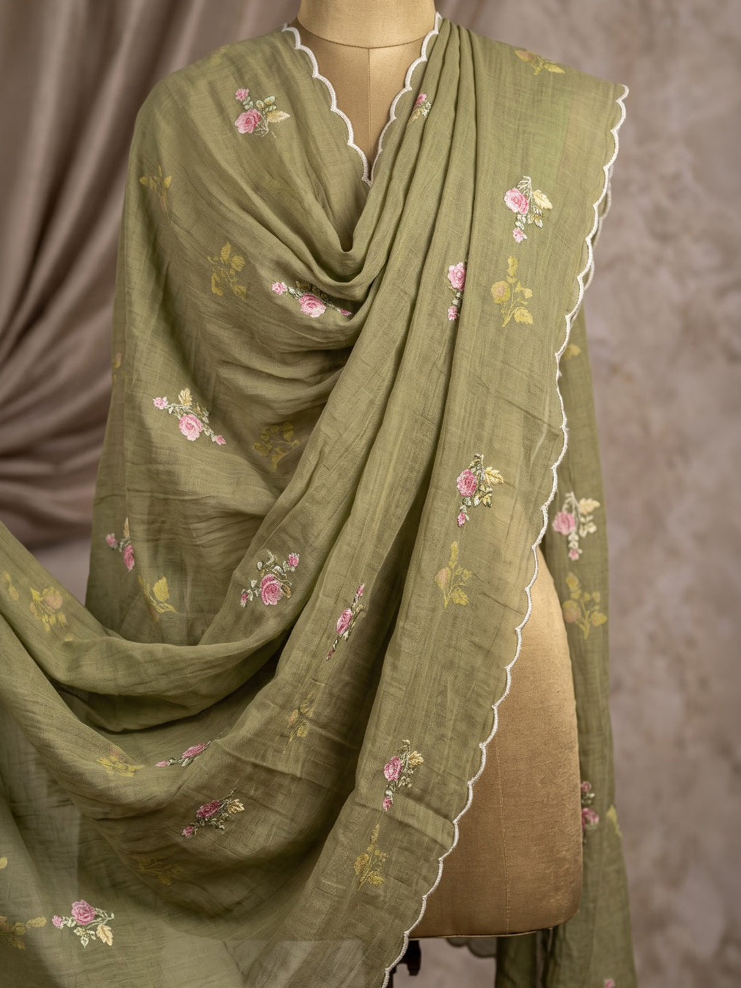 Green Embroidered Chanderi Kurta With Pant &amp; Dupatta