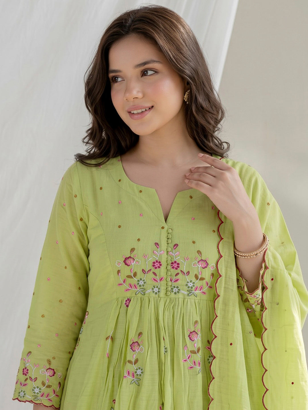 Green Embroidered Chanderi Kurta With Pant &amp; Dupatta