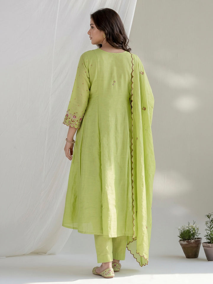 Green Embroidered Chanderi Kurta With Pant &amp; Dupatta