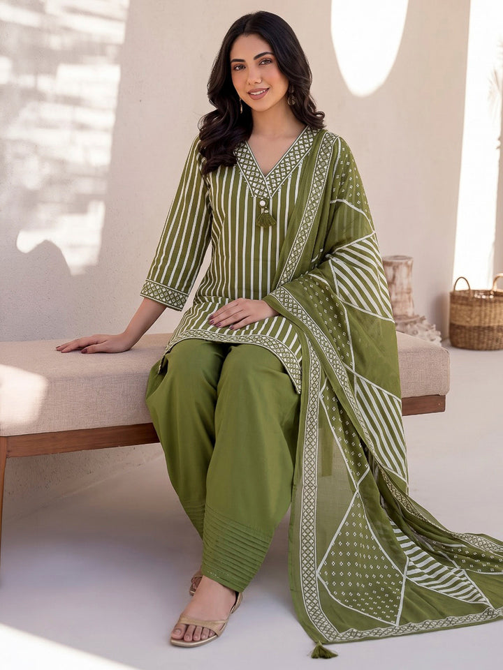 Green Printed Cotton Blend Kurta With Pant &amp; Dupatta