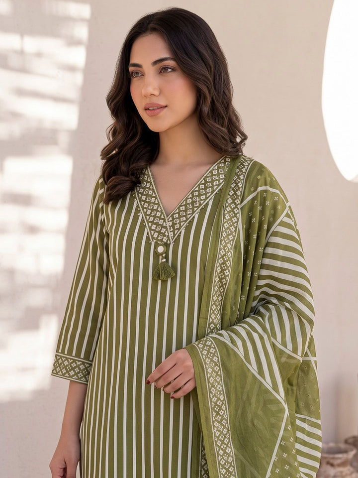 Green Printed Cotton Blend Kurta With Pant &amp; Dupatta
