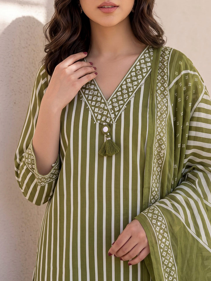 Green Printed Cotton Blend Kurta With Pant &amp; Dupatta