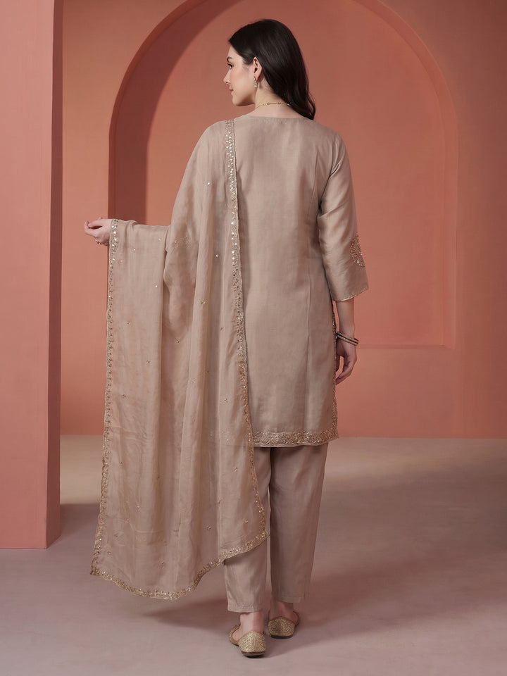 Grey Lt Embroidered Chanderi Kurta With Pant &amp; Dupatta