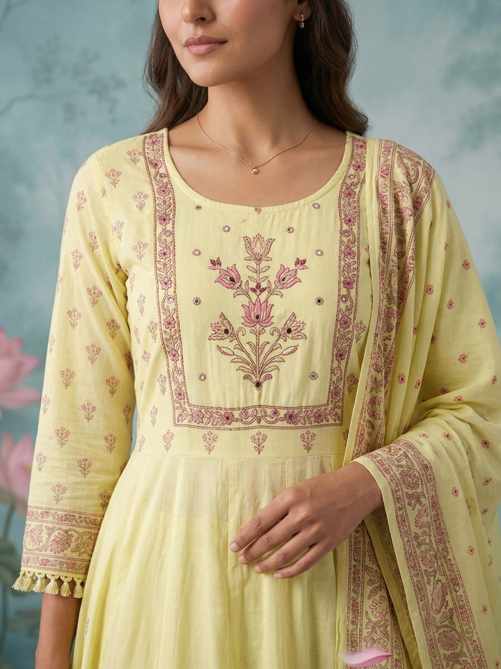 Woven Design Cotton Blend Kurta With Pant &amp; Dupatta