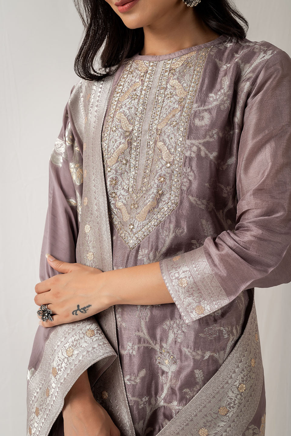 Zari Floral Woven Handloom Unstitched Suit Piece With Dupatta