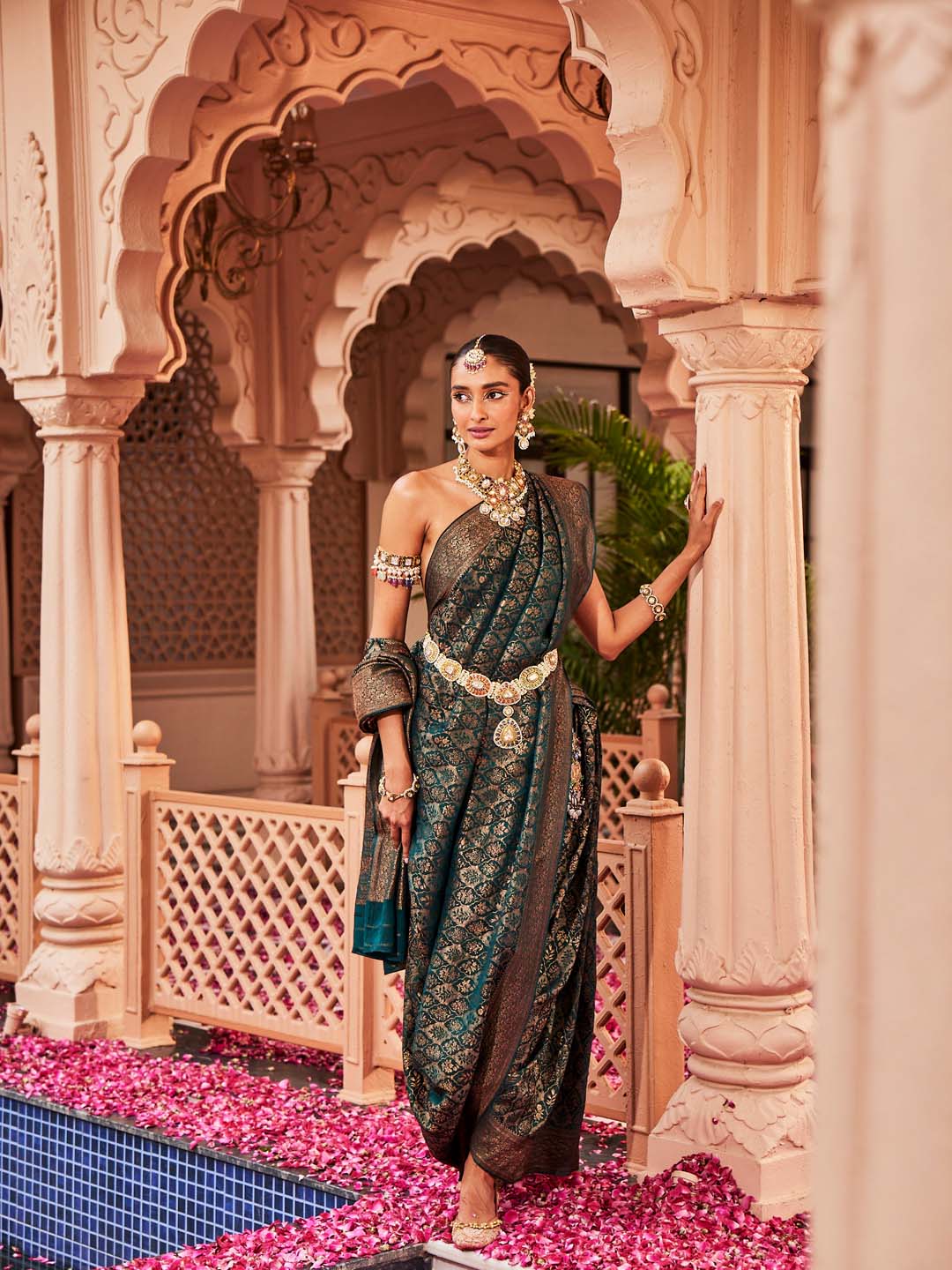 Zari Jaal Woven Crepe Saree