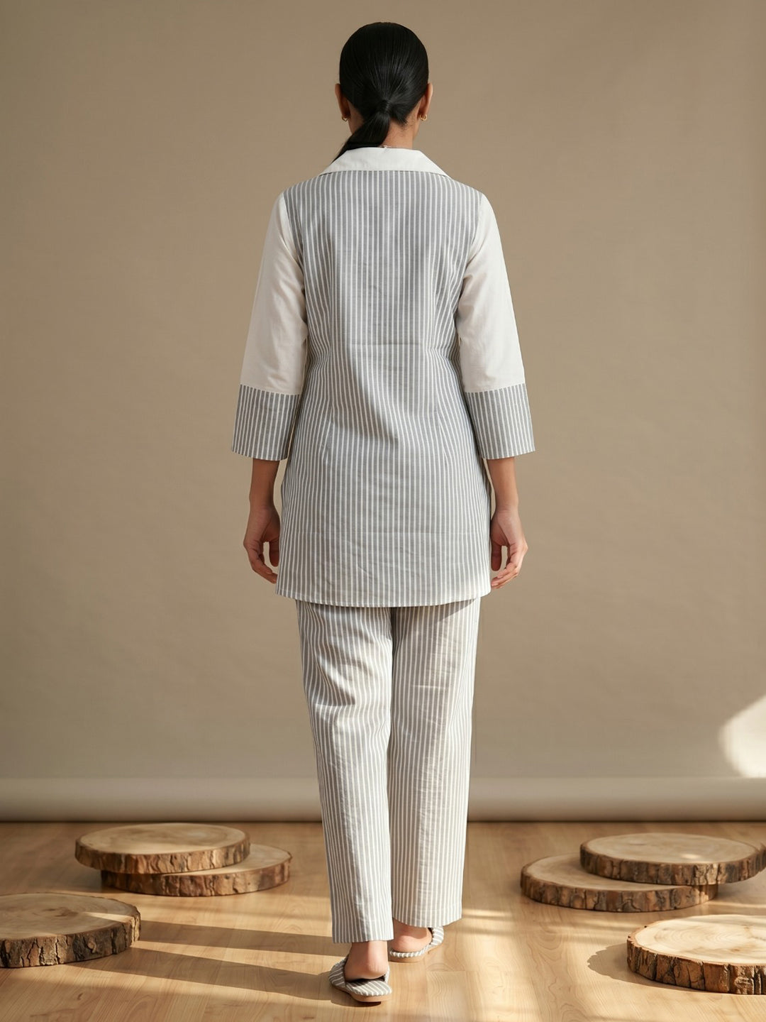 Grey Printed Cotton Blend V Neck Straight Kurta With Pant