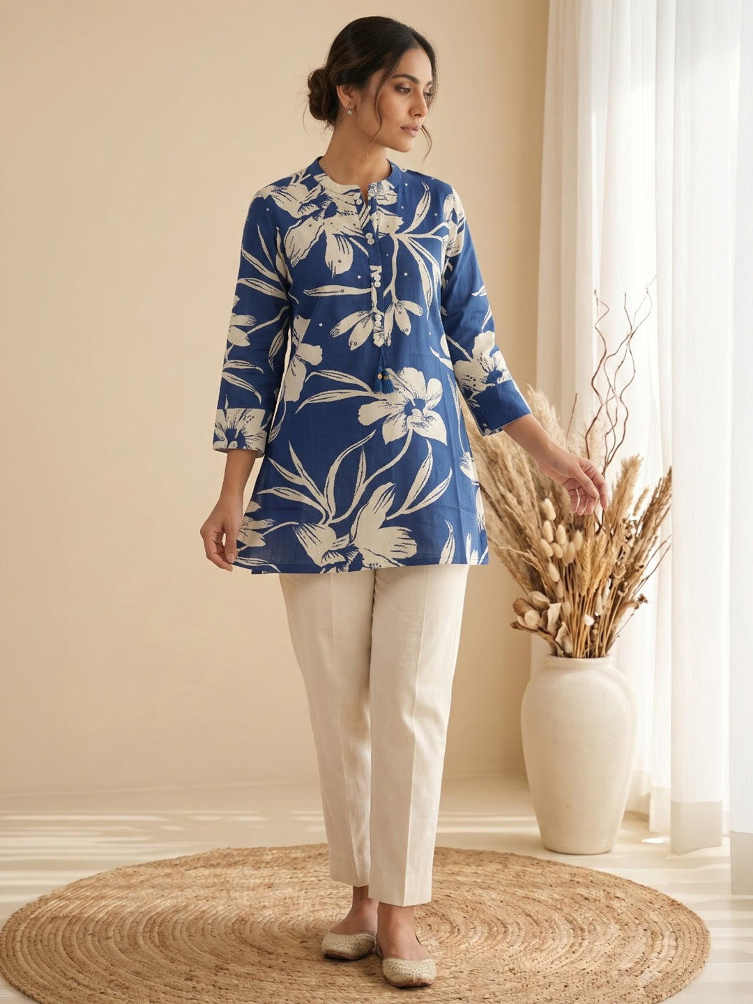 Blue Cotton Blend V Neck Embroidered Kurta