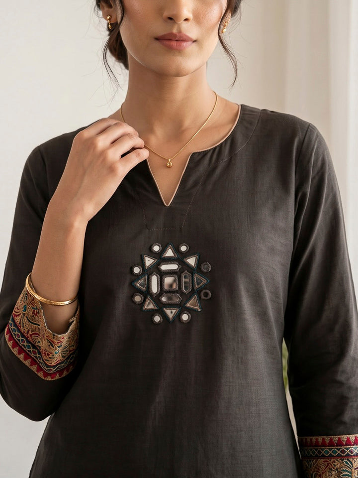 Mehndi Embroidered Cotton Blend Kurta Set