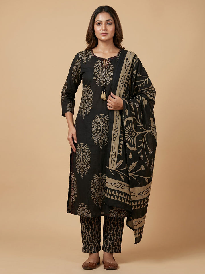 Black Embroidered Cotton Blend Straight Round Neck Suit Set