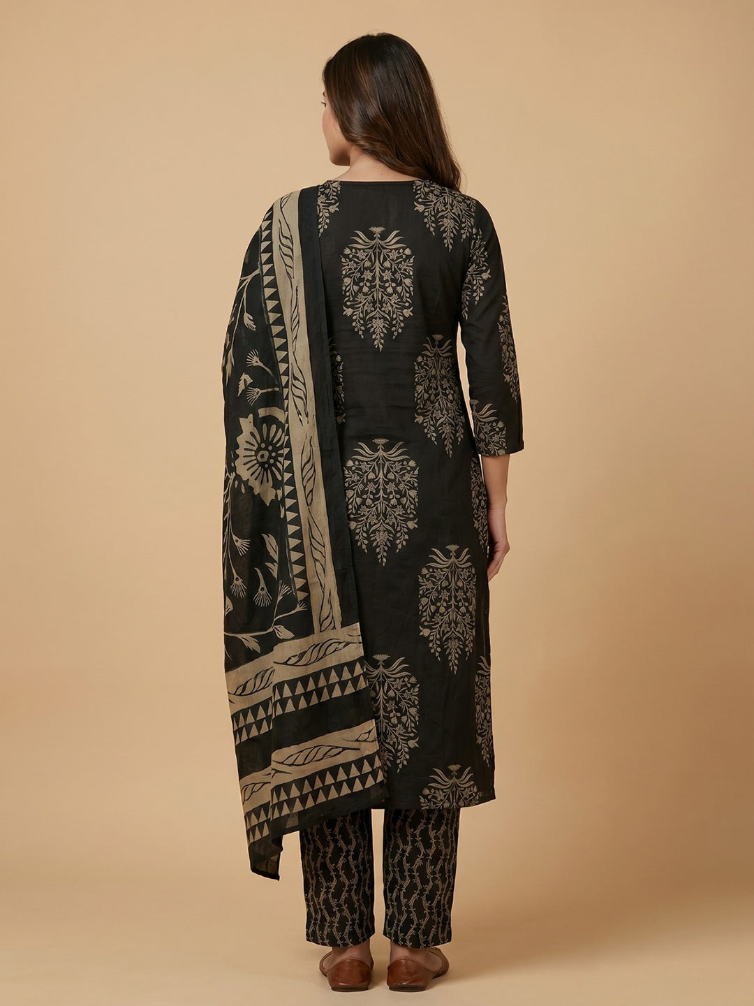 Black Embroidered Cotton Blend Straight Round Neck Suit Set