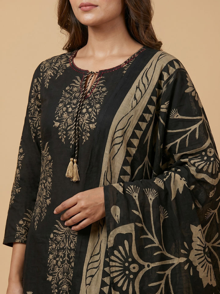 Black Embroidered Cotton Blend Straight Round Neck Suit Set