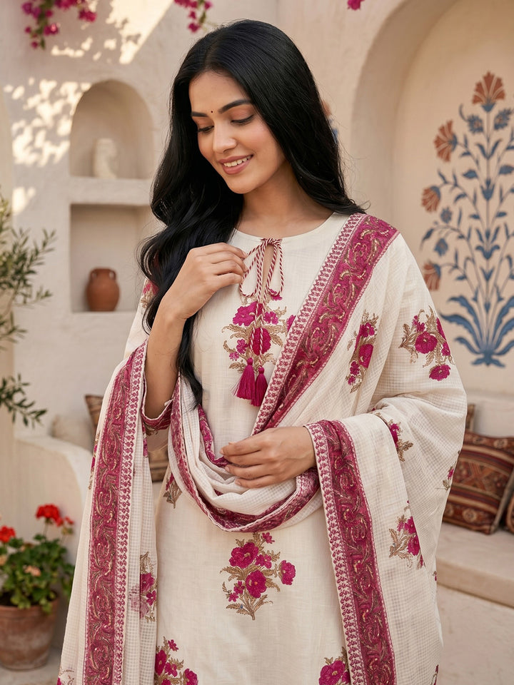 Pink Embroidered Cotton Blend Straight Round Neck Suit Set