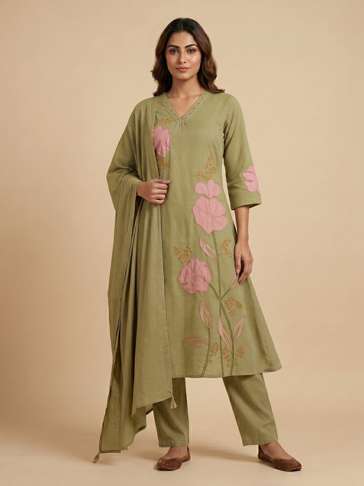 Green Embroidered Cotton Blend Straight Round Neck Suit Set