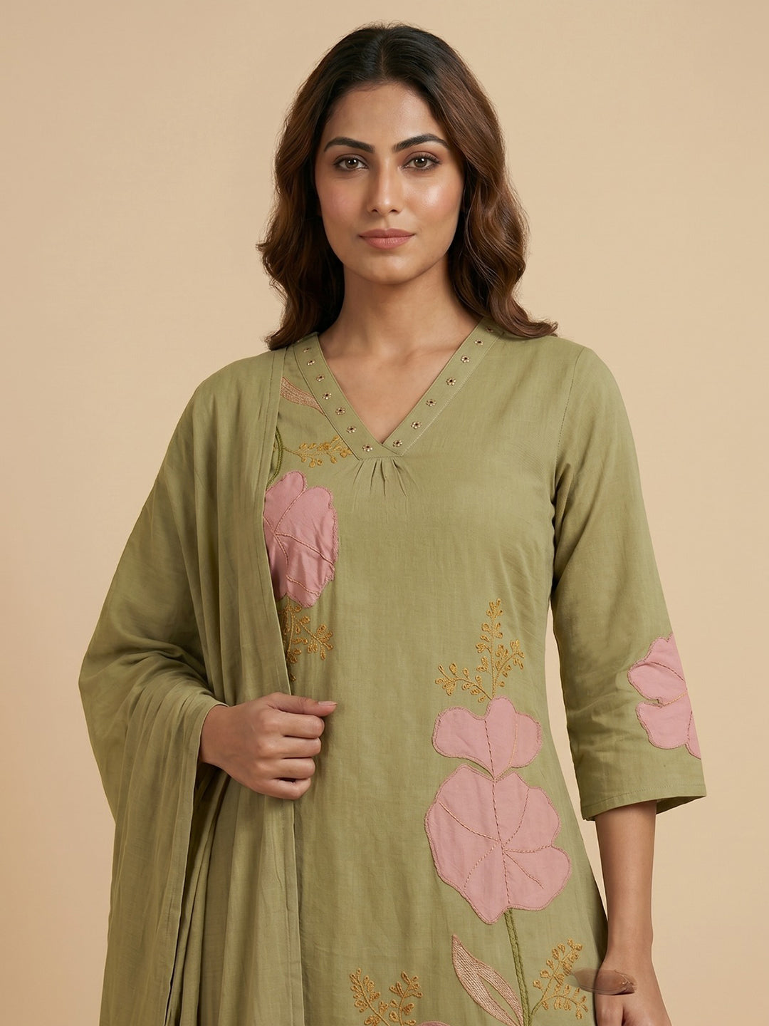 Green Embroidered Cotton Blend Straight Round Neck Suit Set