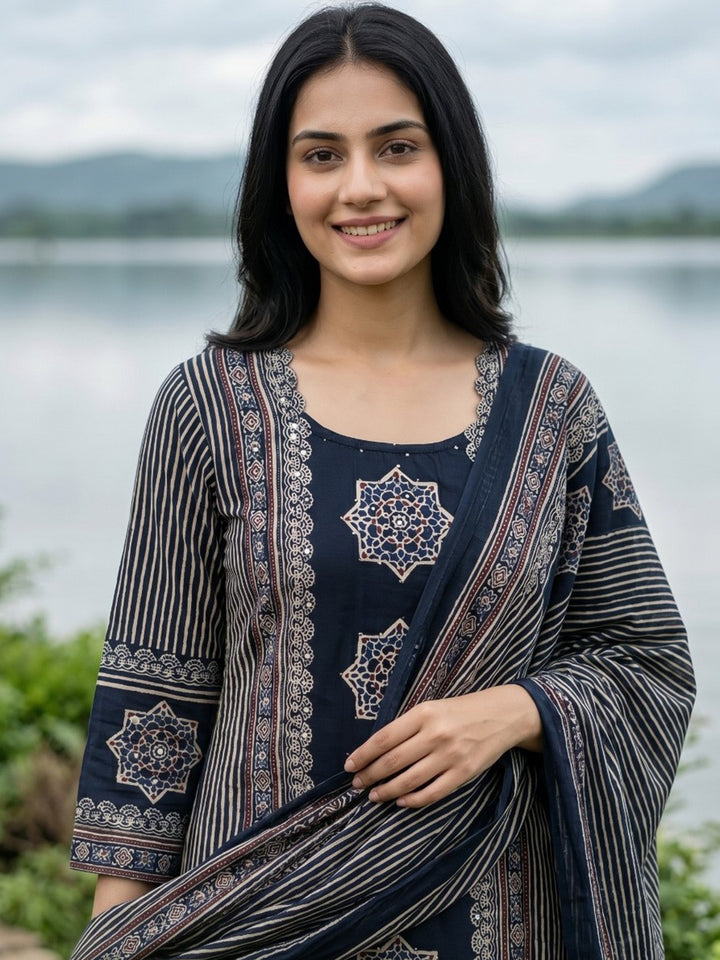 Blue Printed Cotton Blend Straight Round Neck Suit Set